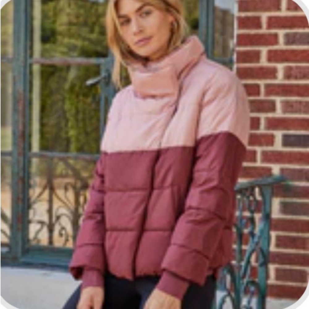 New. No tags but brand new. Eco puffer color-block by Summersalt in size large.